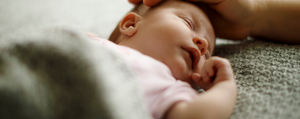 Comment couvrir bébé la nuit en toute sécurité ? Conseils et astuces pour garantir le confort et la sécurité de votre bébé pendant son sommeil.